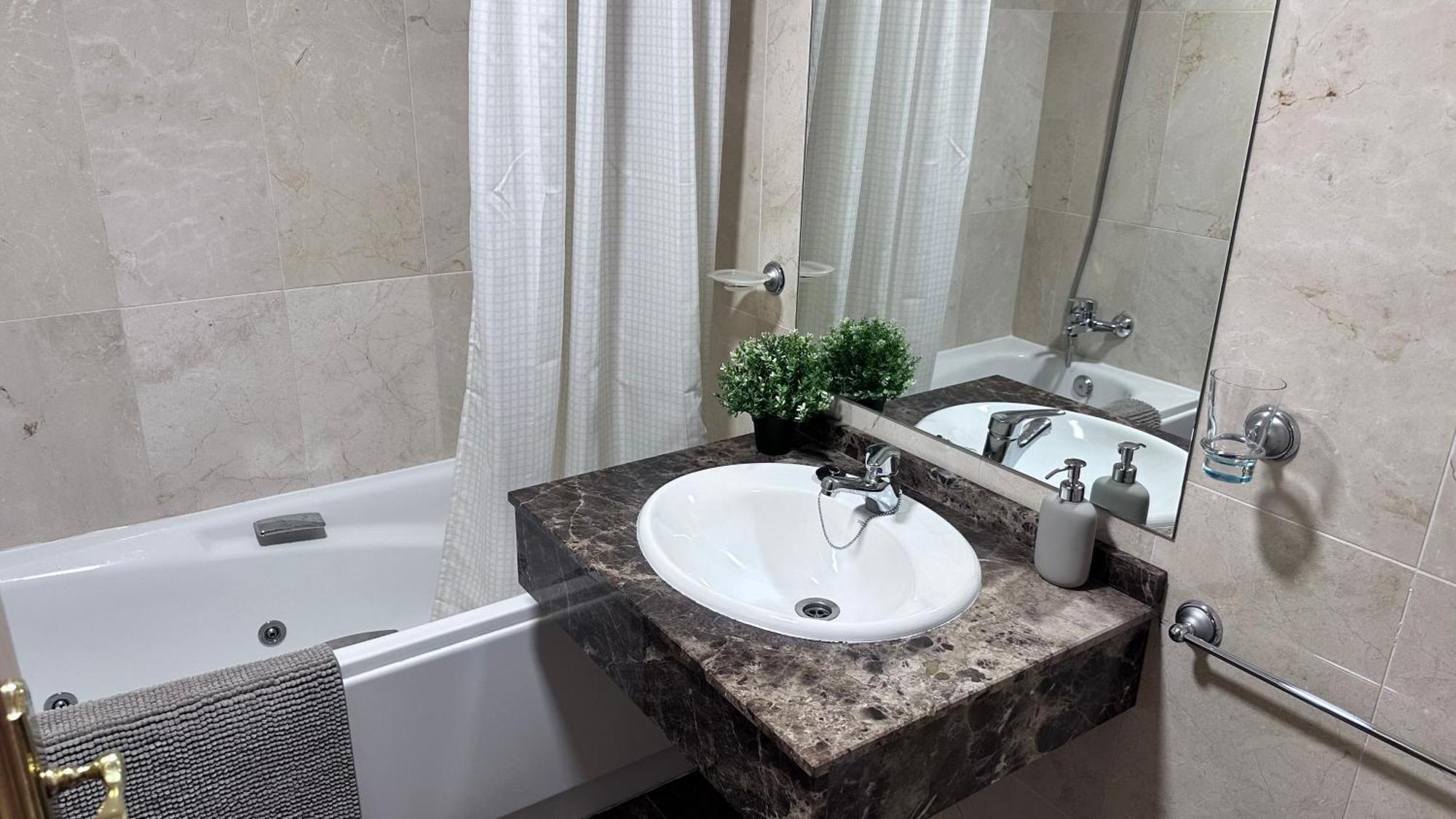 Aleda Puerto Playa - Parking Y Piscina Gratis * Málaga